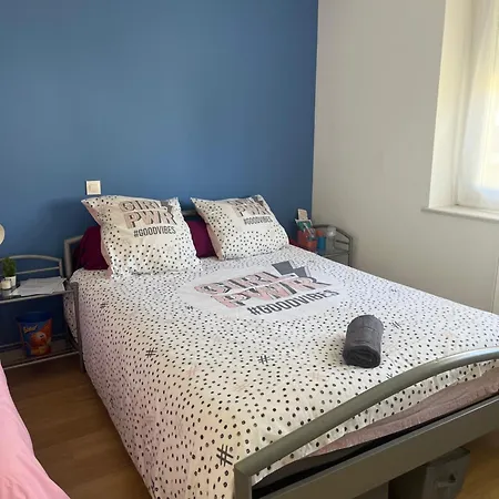 Les De Marie ホームステイ