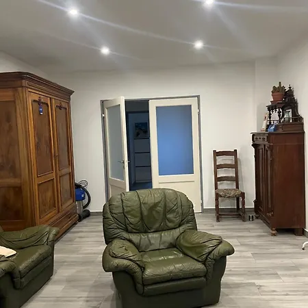 Les De Marie ホームステイ